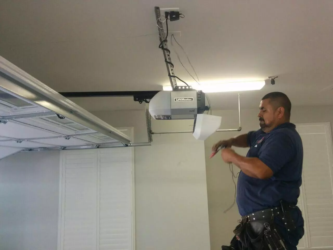 Garage-Door-Opener-Repair